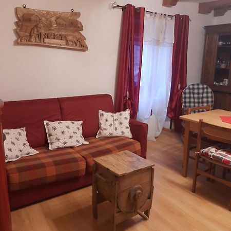 Casa Vacanze Da Lino Nus Bagian luar foto